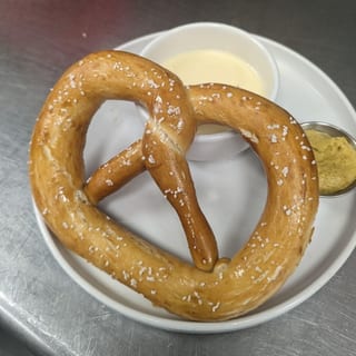 Bavarian Pretzel (V)