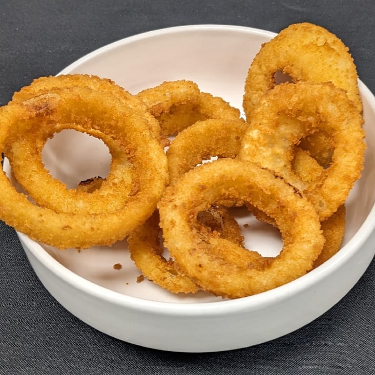 Crunchy Onion Rings: A Bar & Grill Favorite